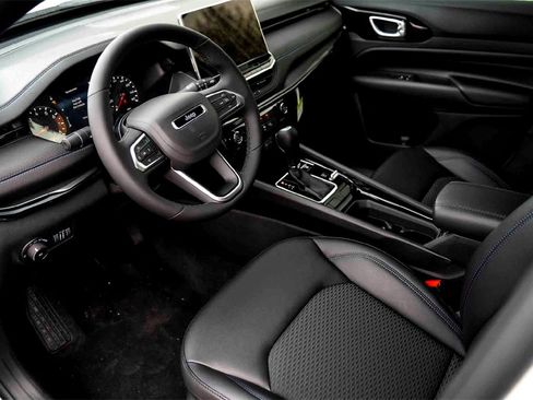 New 2026 Jeep Compass Latitude image 10