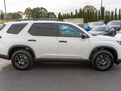 New 2025 Honda Pilot TrailSport image 5