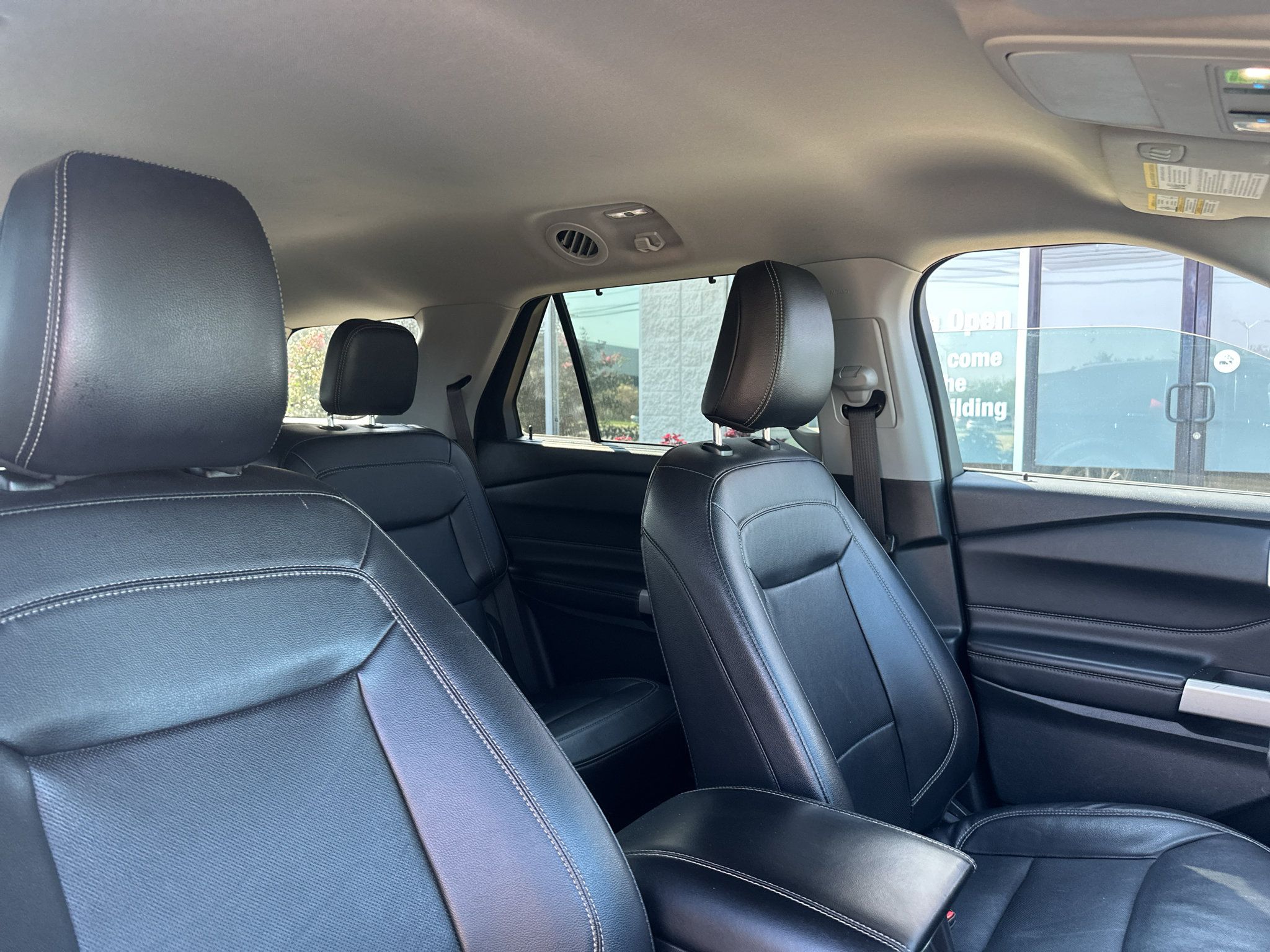 Used 2023 Ford Explorer Limited w/ Equipment Group 301A RWD image 12