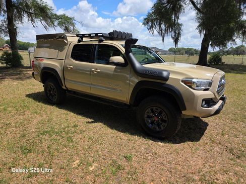 Used 2017 Toyota Tacoma TRD Off-Road w/ Tow Package (A/T) AWD/4WD image 5