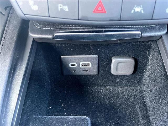 Used 2024 Cadillac XT4 Luxury w/ Cold Weather Package FWD image 26