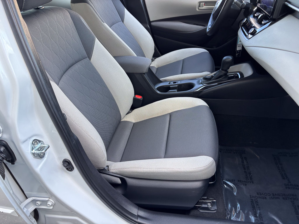 Used 2025 Toyota Corolla LE FWD image 31