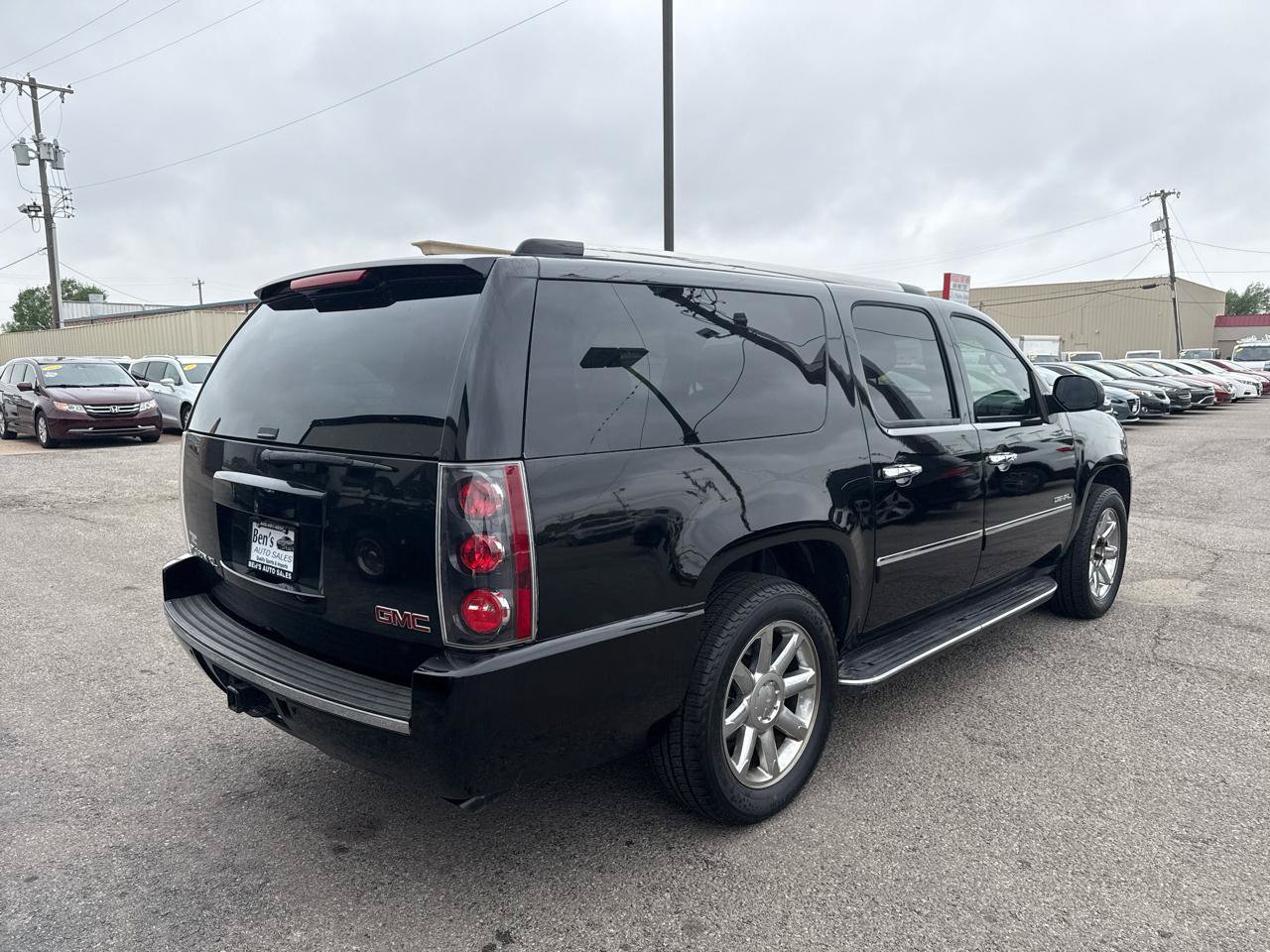 Used 2013 GMC Yukon XL Denali RWD image 6
