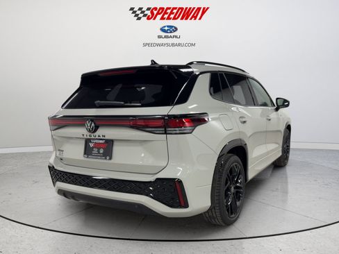 New 2026 Volkswagen Tiguan SE R-Line image 9