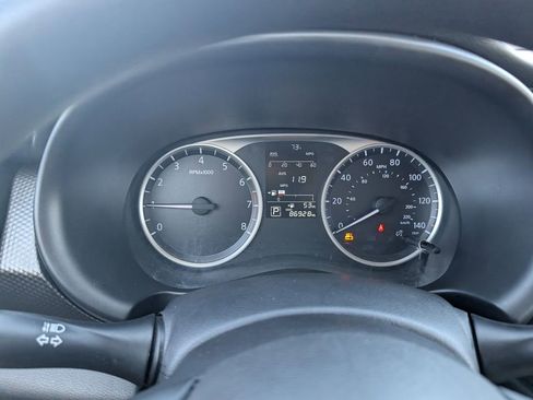 Used 2019 Nissan Kicks S image 15