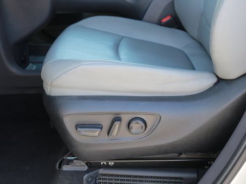 Used 2023 Toyota Sienna XLE FWD image 10