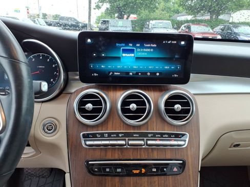 Used 2022 Mercedes-Benz GLC 300 4MATIC image 11