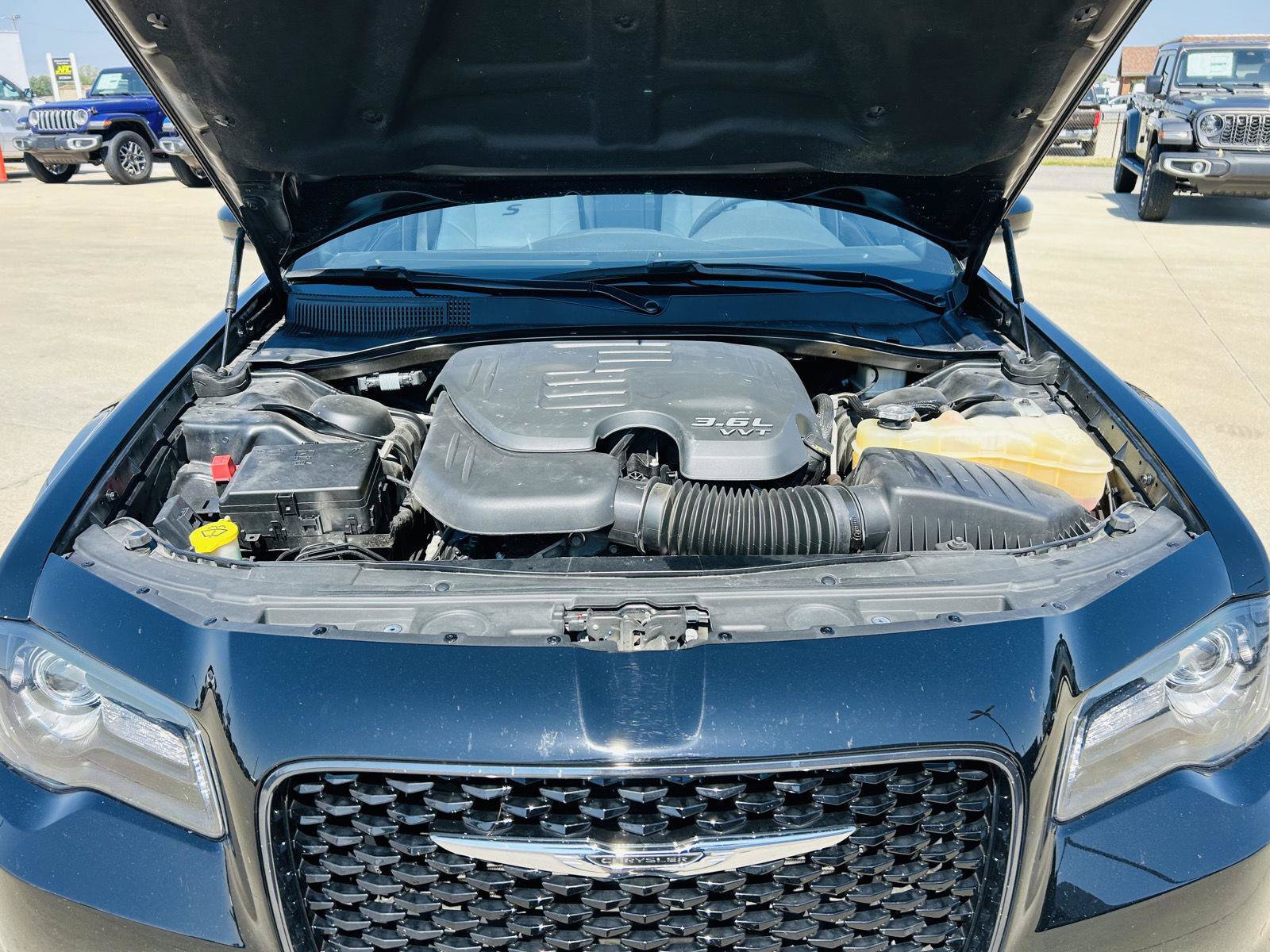 Used 2020 Chrysler 300 S w/ 300S Premium Group 2 RWD image 40