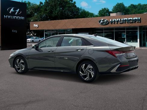 New 2025 Hyundai Elantra Limited image 4