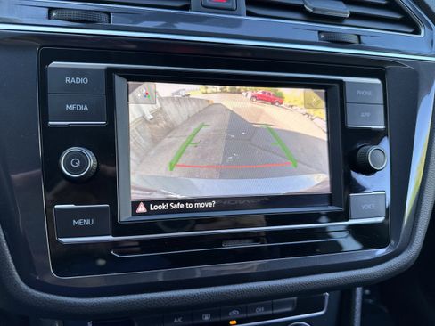 Used 2021 Volkswagen Tiguan S FWD image 14