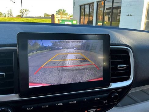 Used 2020 Hyundai Venue SEL FWD image 14