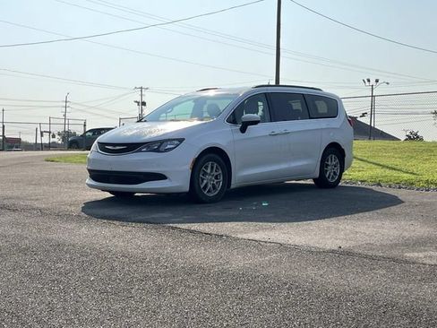 Used 2021 Chrysler Voyager Lxi FWD image 6