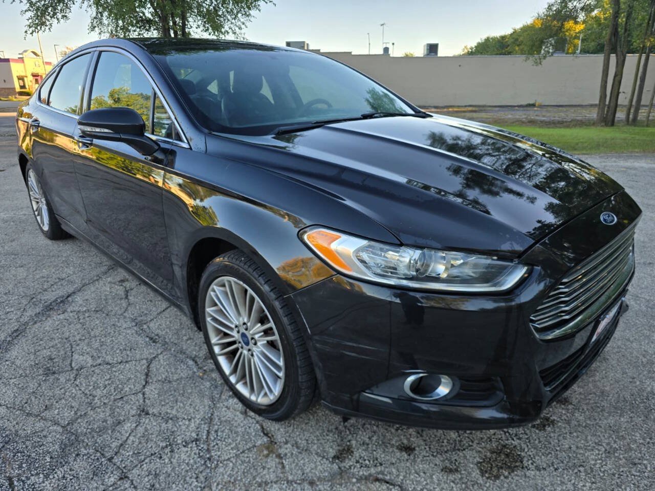 Used 2015 Ford Fusion SE w/ Equipment Group 202A FWD image 3