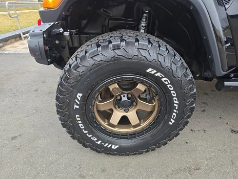 Used 2018 Jeep Wrangler Unlimited Sahara AWD/4WD image 26