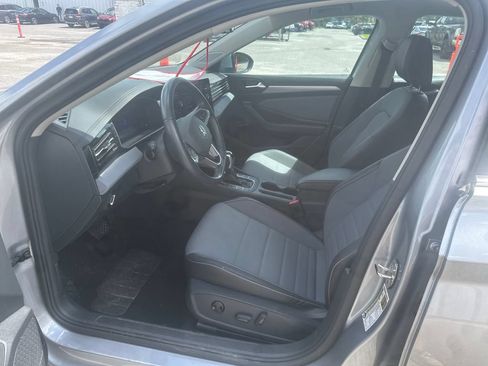 Used 2025 Volkswagen Jetta SE FWD image 10