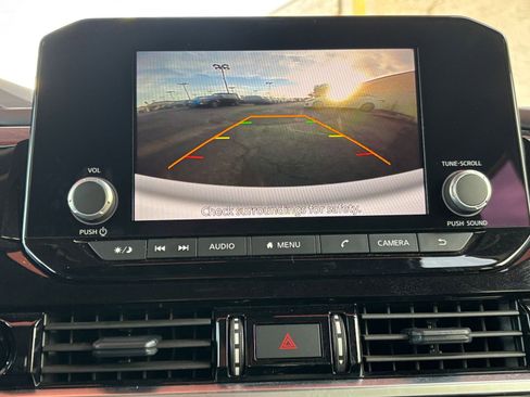 Used 2025 Nissan Pathfinder SV image 25