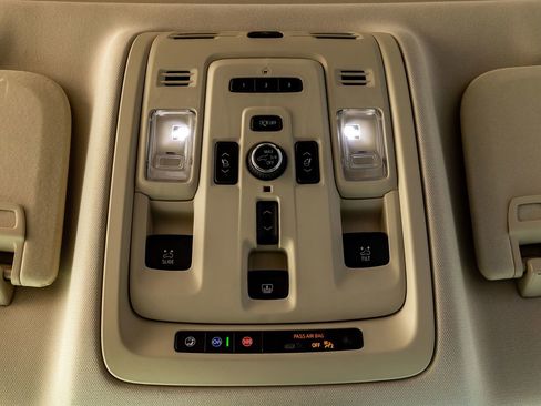 Used 2024 GMC Yukon XL Denali w/ Advanced Technology Package image 28