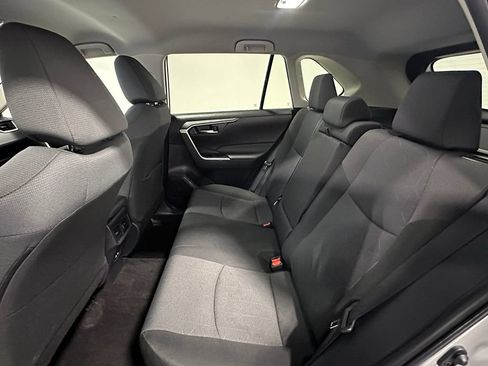 Used 2025 Toyota RAV4 XLE AWD/4WD image 18