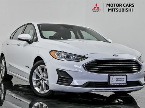 Used 2019 Ford Fusion SE FWD image 1
