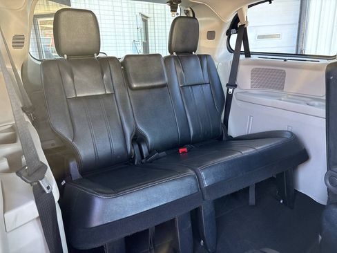 Used 2013 Chrysler Town & Country Touring-L w/ Entertainment Group #2 FWD image 34