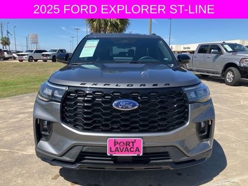 Used 2025 Ford Explorer ST-Line w/ ST-Line Street Pack image 2