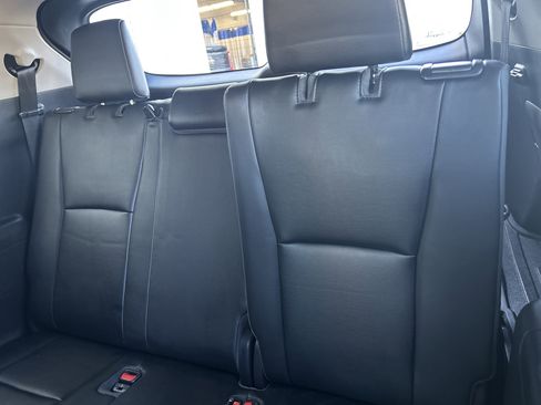 Used 2020 Toyota Highlander XLE image 27