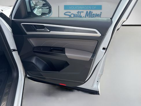 Certified 2021 Volkswagen Atlas Cross Sport SE w/ Panoramic Sunroof Package FWD image 33
