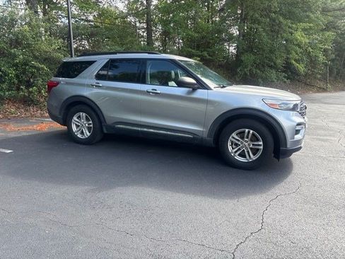 Used 2021 Ford Explorer XLT w/ Equipment Group 202A RWD image 14