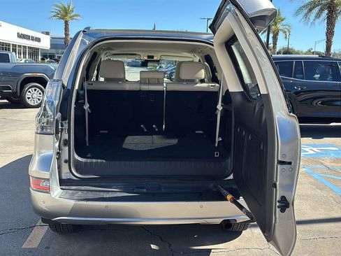 Used 2023 Lexus GX 460 Premium w/ Premium Package image 17