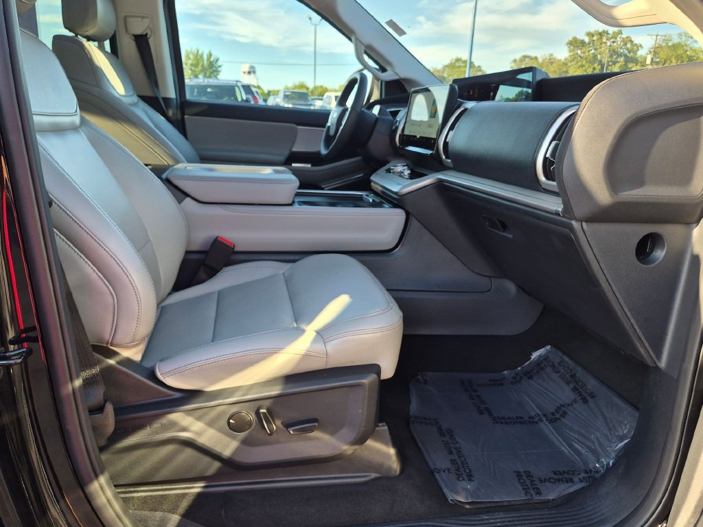 Used 2025 Ford Expedition Active AWD/4WD image 28