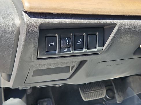 Used 2020 Subaru Outback Limited image 26