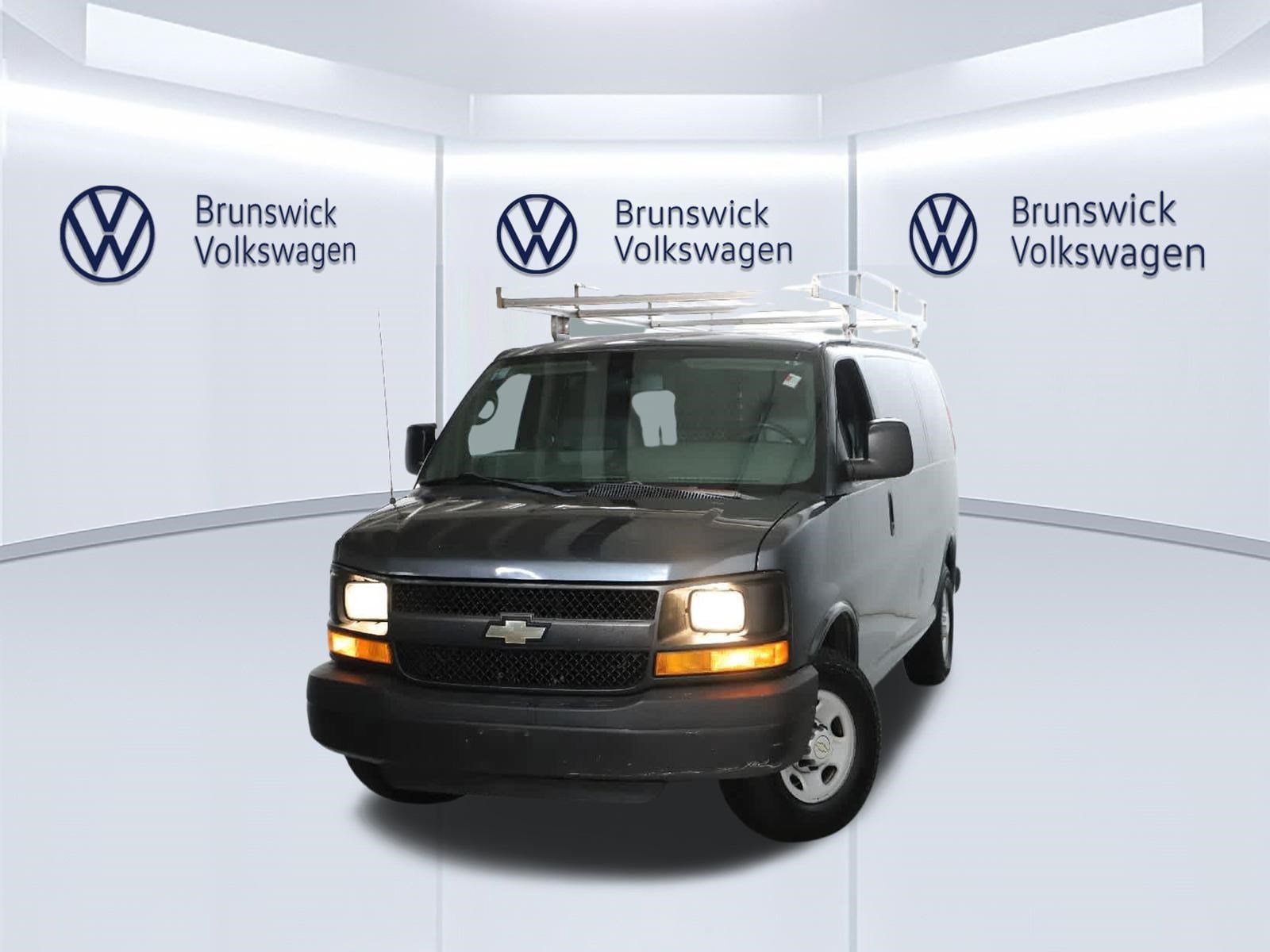Used 2014 Chevrolet Express 2500 RWD image 3
