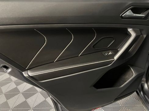 Used 2022 Volkswagen Tiguan SE image 26