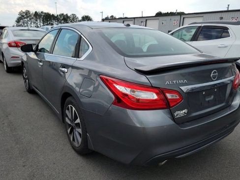 Used 2017 Nissan Altima 2.5 SL w/ Moonroof Package FWD image 7