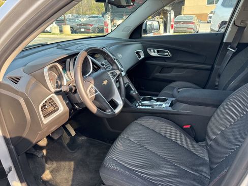 Used 2017 Chevrolet Equinox LT w/ Convenience Package image 3