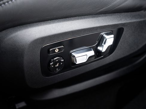 Used 2025 BMW X6 M Competition w/ Executive Package image 16