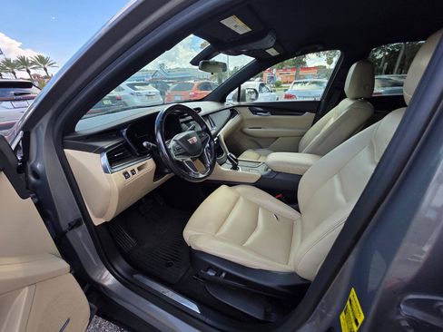 Used 2018 Cadillac XT5 FWD image 10