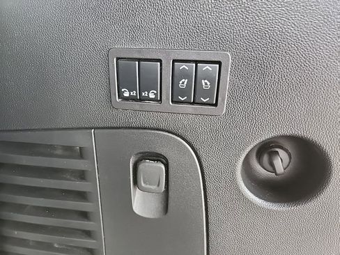 Used 2019 GMC Yukon Denali w/ Denali Ultimate Black Edition AWD/4WD image 44