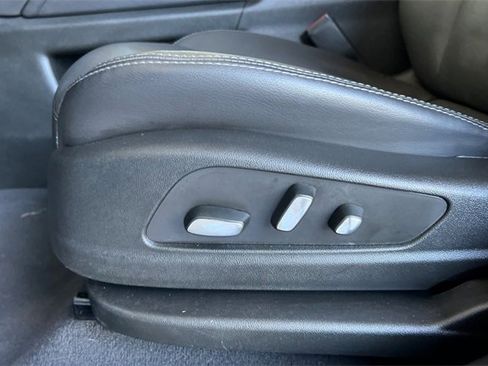 Used 2025 Cadillac XT5 Premium Luxury image 13