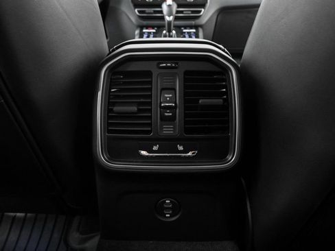 Certified 2025 Porsche Macan image 21