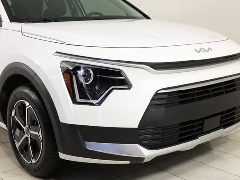 Used 2024 Kia Niro EX image 37