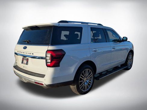 Used 2024 Ford Expedition Limited AWD/4WD image 3