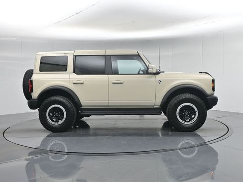 Certified 2025 Ford Bronco Outer Banks w/ Sasquatch Package AWD/4WD image 28