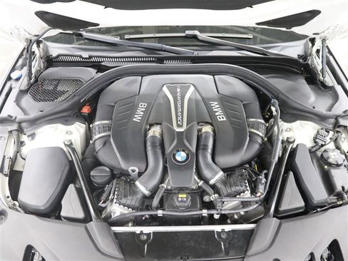 Used 2019 BMW M550i xDrive image 40