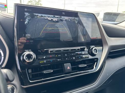 Used 2022 Toyota Highlander Limited AWD/4WD image 22