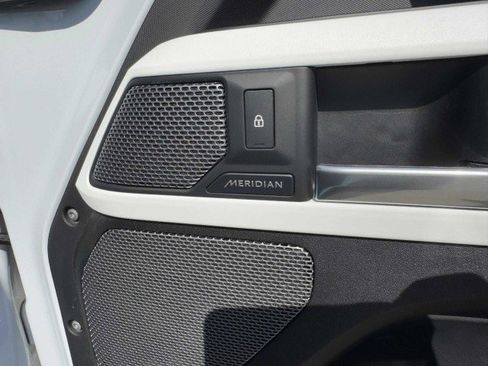 Used 2021 Land Rover Defender 90 image 41