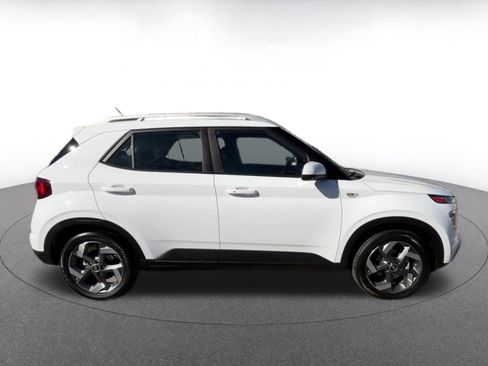 Used 2025 Hyundai Venue SEL image 16