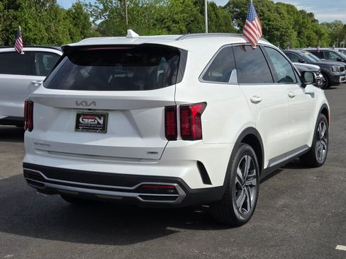 Used 2023 Kia Sorento EX AWD/4WD image 4
