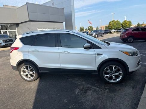 Used 2015 Ford Escape Titanium w/ Equipment Group 301A FWD image 4