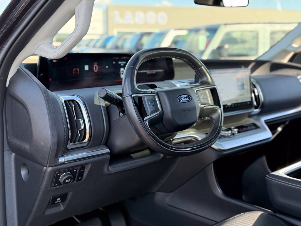 Certified 2025 Ford Expedition Platinum AWD/4WD image 16